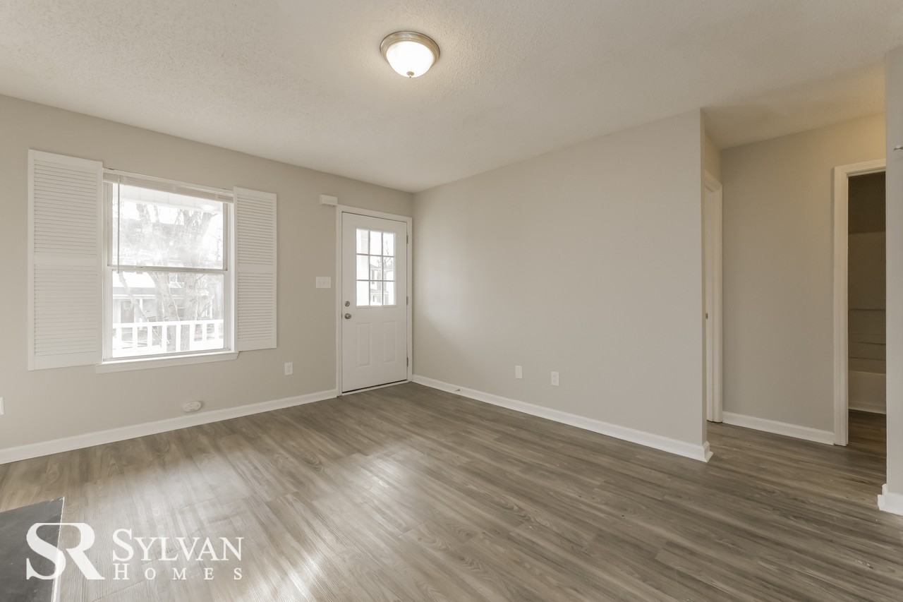 800 Tramore Dr - Photo 2 of 15
