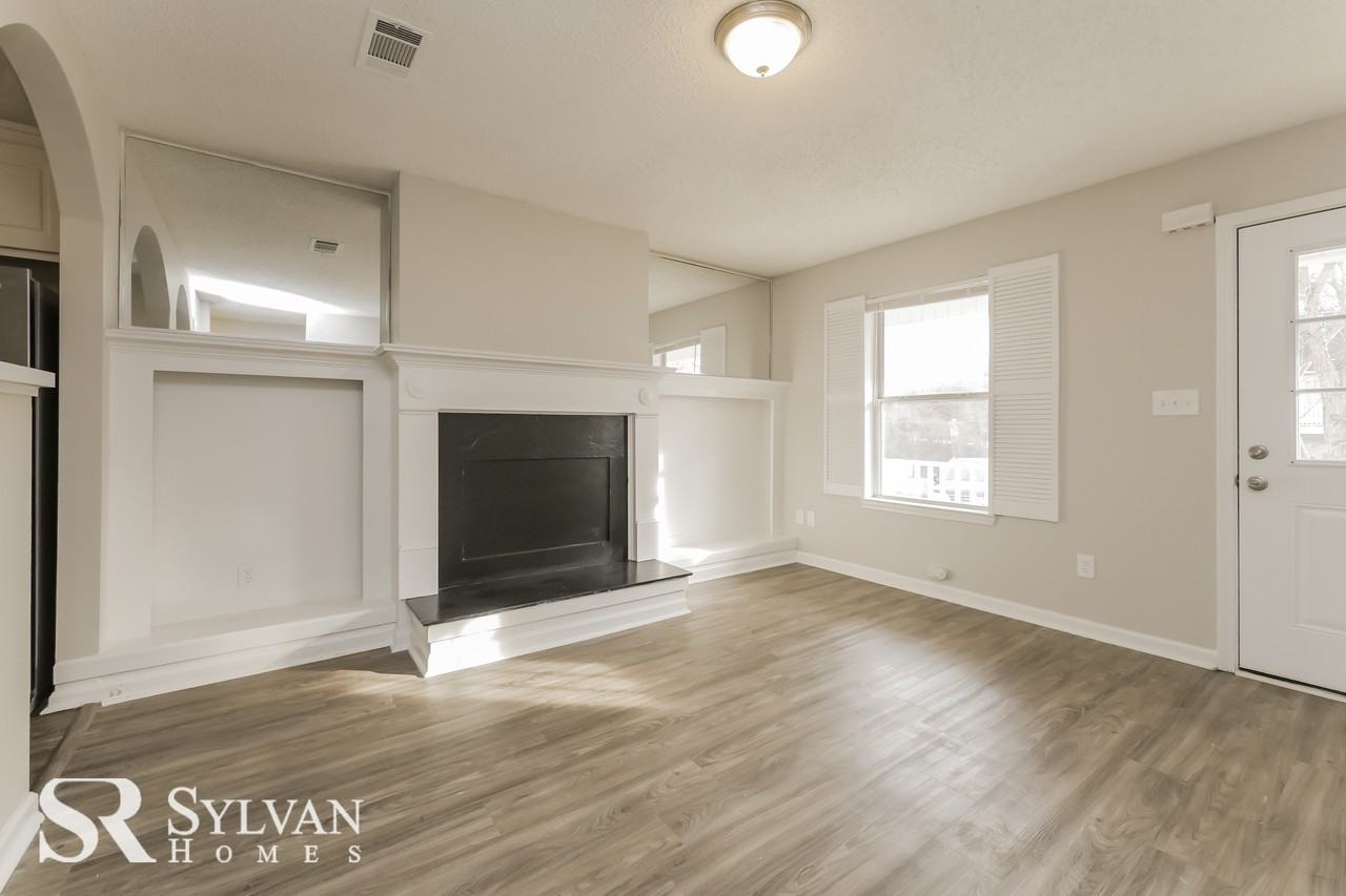 800 Tramore Dr - Photo 3 of 15