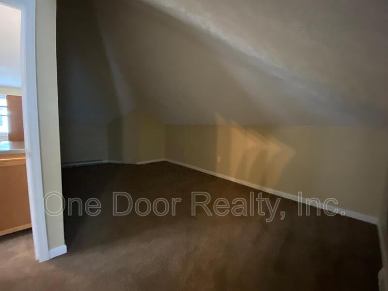 1107B Richmond Rd - Photo 6 of 11