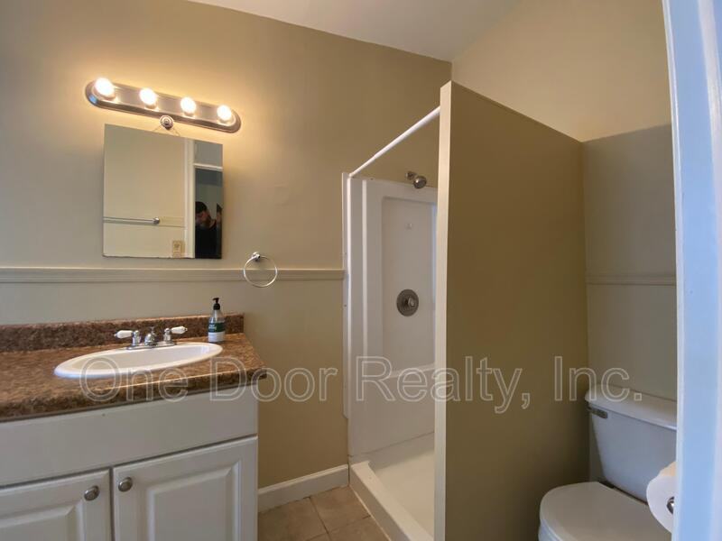 1107B Richmond Rd - Photo 2 of 11