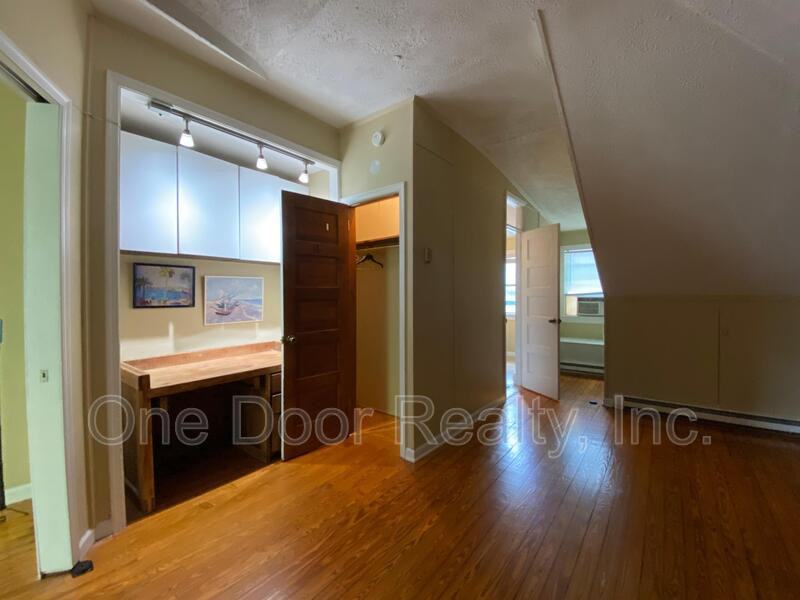 1107B Richmond Rd - Photo 7 of 11