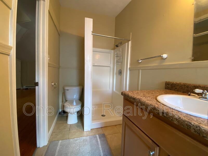 1107B Richmond Rd - Photo 5 of 11