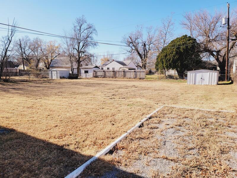 121 S Nevada St - Photo 3 of 15