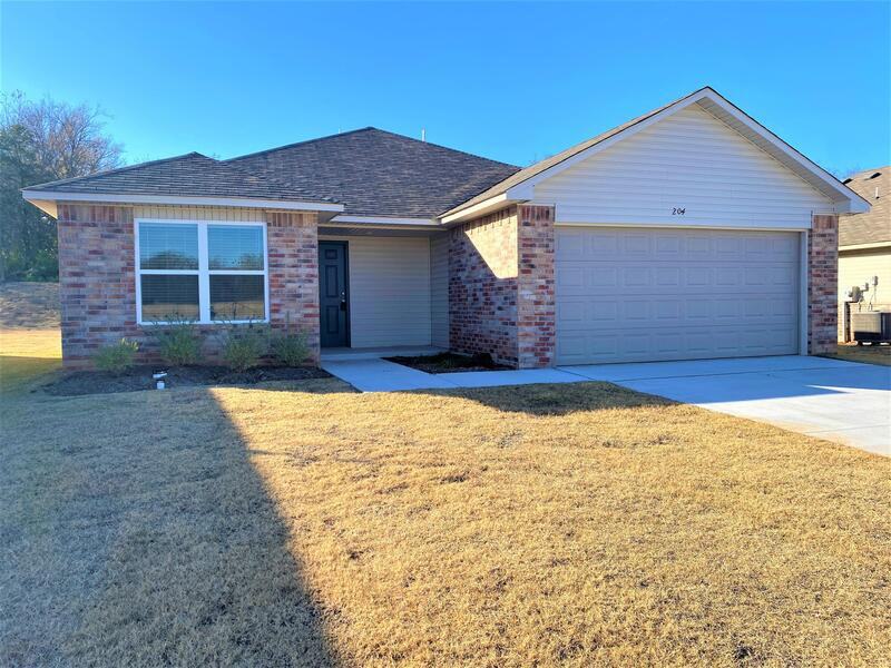 204 Tuscany Cir - Photo 2 of 18