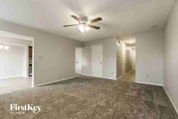8515 Coralberry Ln - Photo 3 of 15