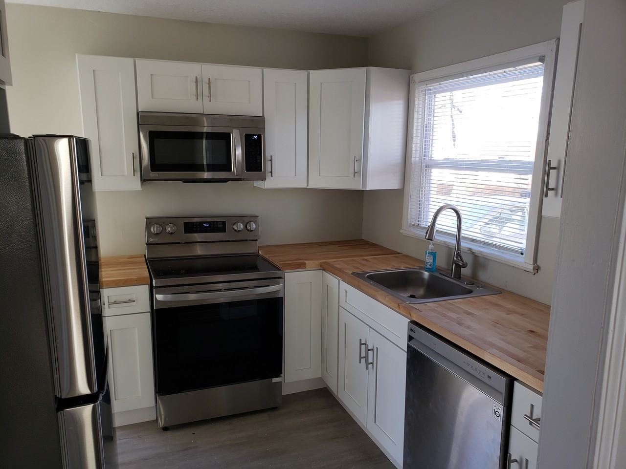 2222 S Overton Ave - Photo 2 of 5