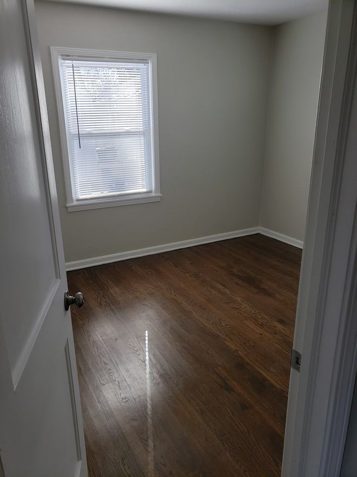 2222 S Overton Ave - Photo 3 of 5