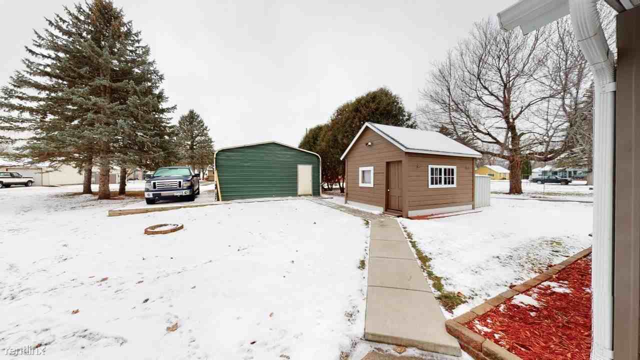 617 N Oak St - Photo 2 of 10