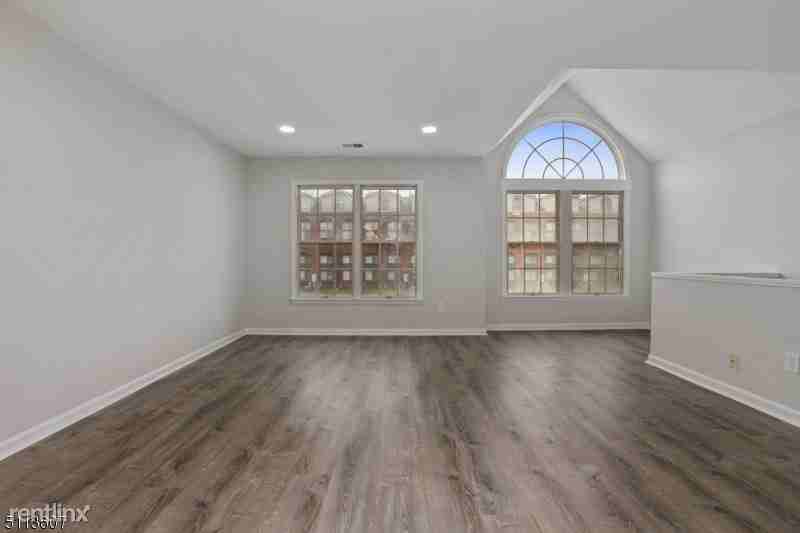 117 Tiffany Blvd - Photo 2 of 23