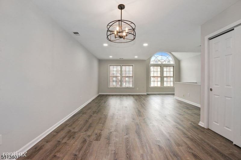 117 Tiffany Blvd - Photo 3 of 23