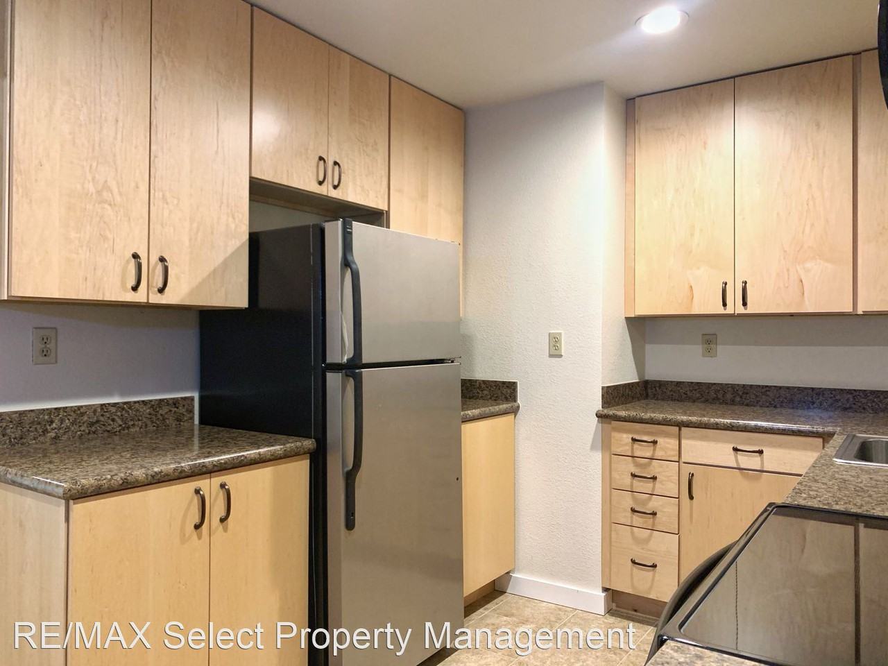 7002 S 128th St - Photo 2 of 8