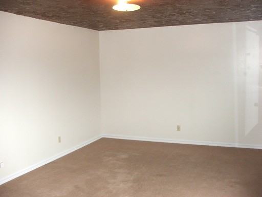 7786 S 400 W - Photo 3 of 9