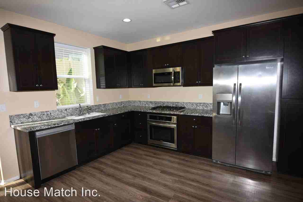 42685 Azure St - Photo 2 of 20