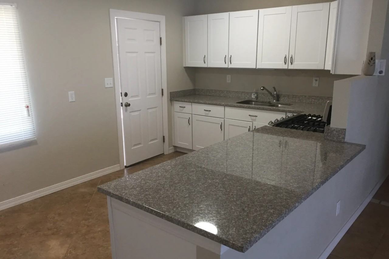 605 Washington Ave - Photo 3 of 6