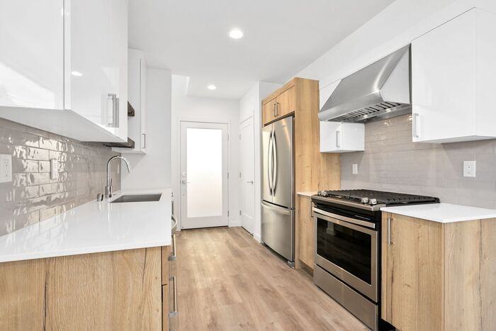 4520 41st Ave Sw - Photo 2 of 32