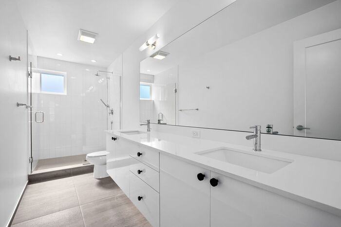 4520 41st Ave Sw - Photo 3 of 32