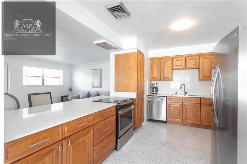 413 Northeast 25th Avenue - Photo 2 of 11