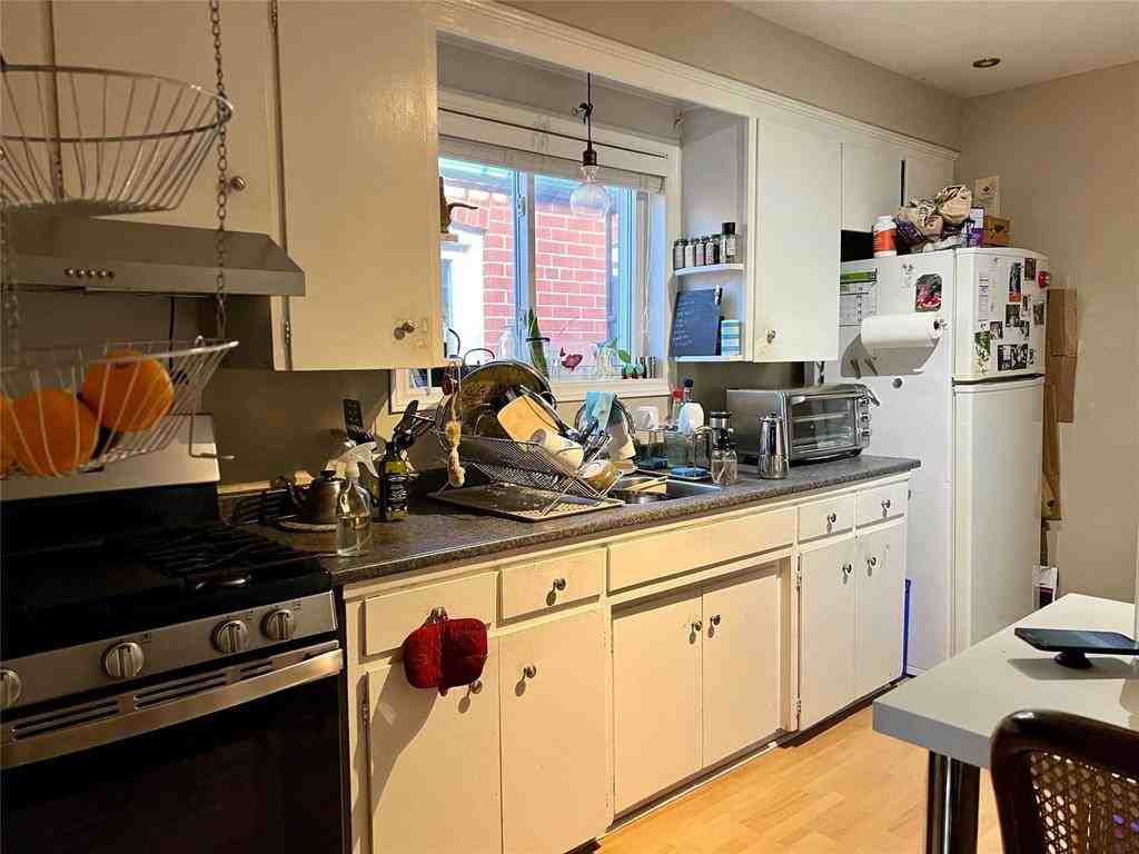 33 Haslam Street - Photo 3 of 12