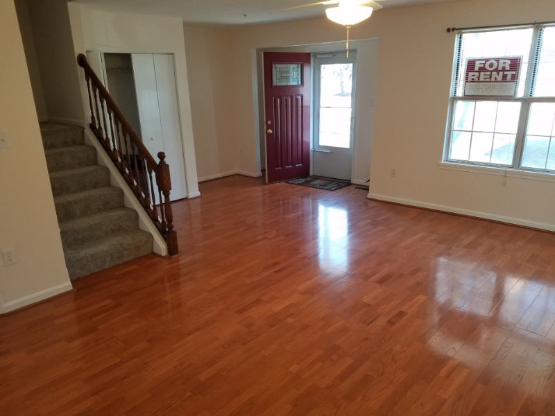 25746 Woodfield Rd - Photo 2 of 17