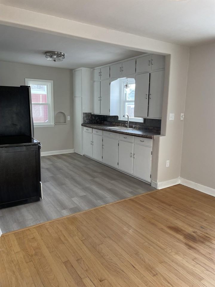 135 N 3rd St #1 - Photo 2 of 10