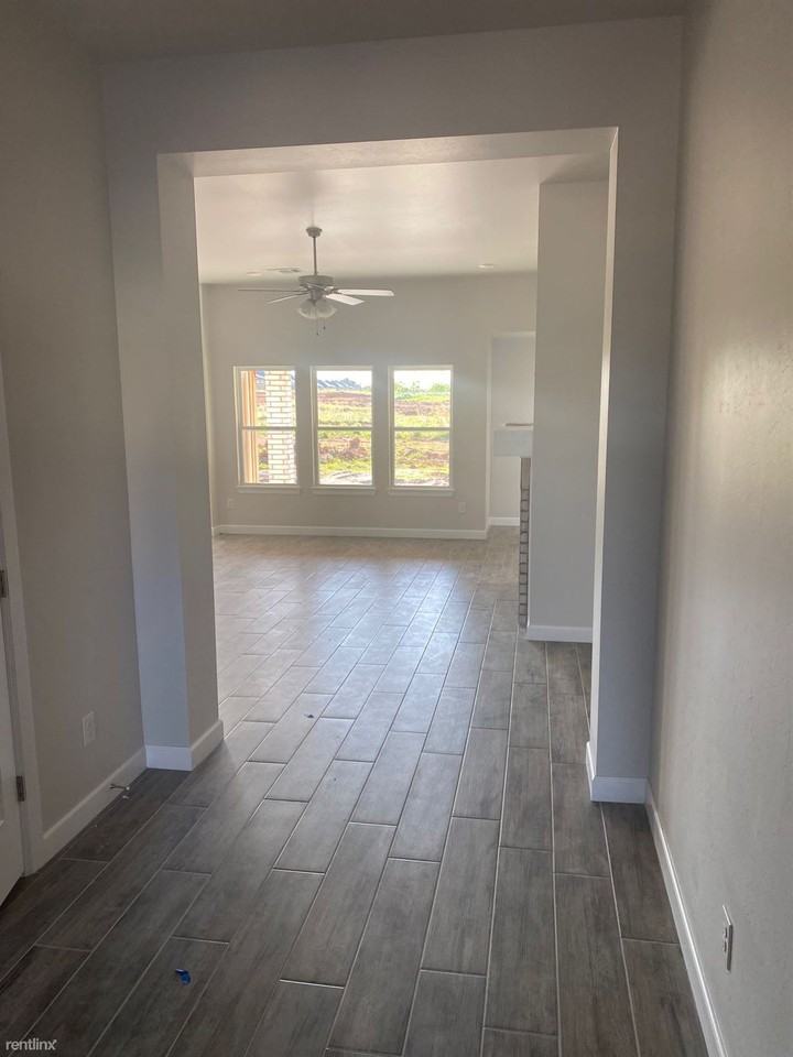 456 Irish Ln - Photo 2 of 15