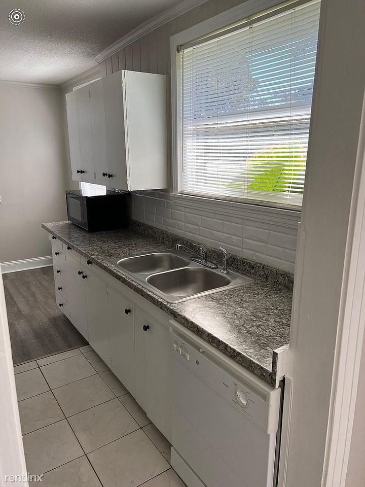 4589 Colonial Ave - Photo 2 of 15