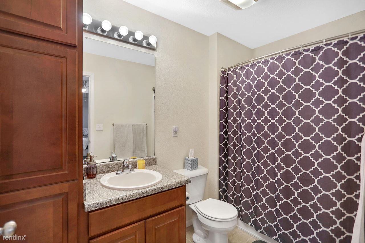 403 Yalow Dr - Photo 2 of 10