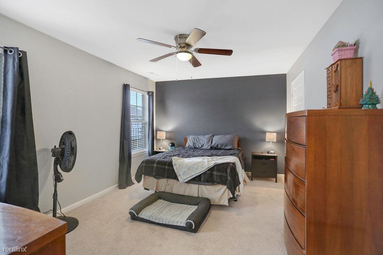 403 Yalow Dr - Photo 3 of 10