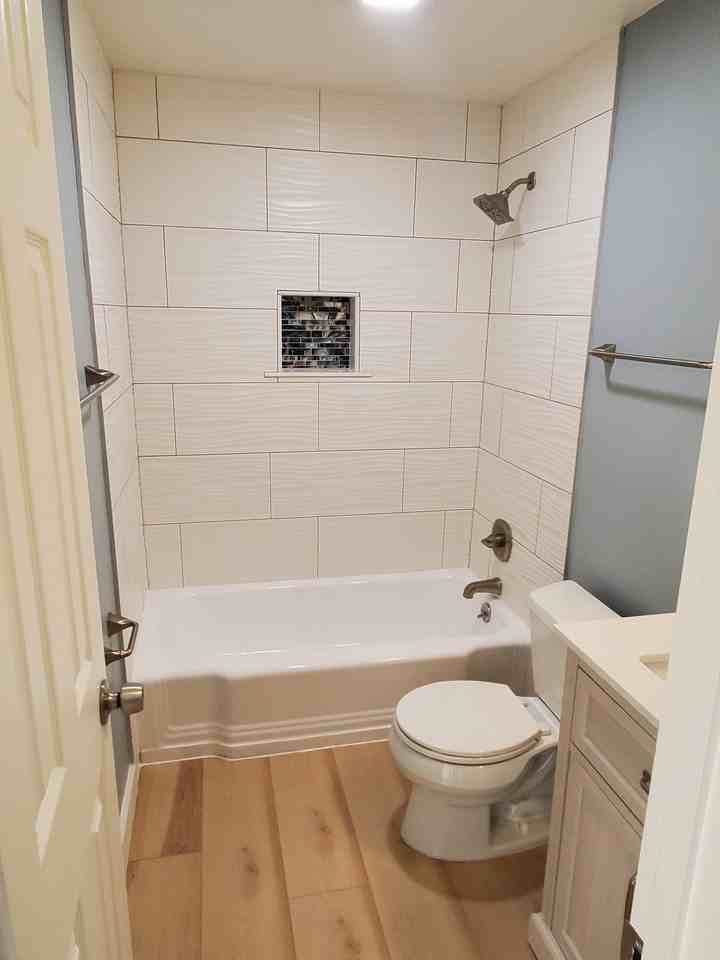1117 Girard Blvd SE - Photo 3 of 5