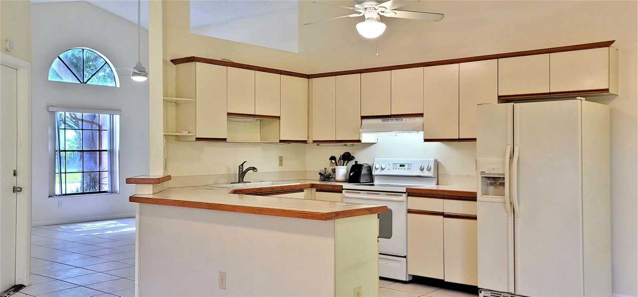 2815 Northwest 110th Terrace - Photo 2 of 13