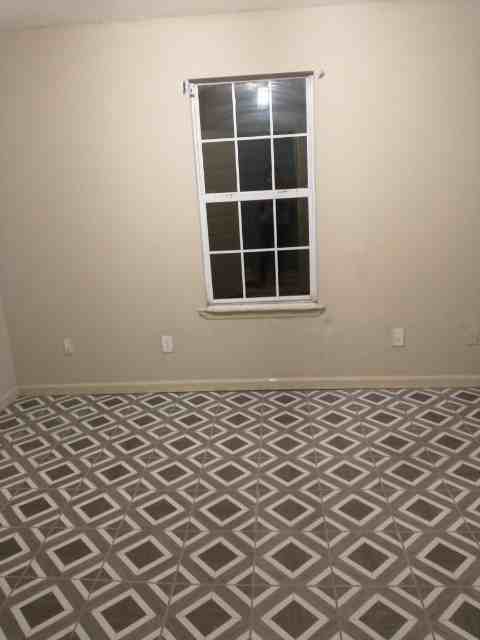 1109 East Marion Avenue - Photo 3 of 8