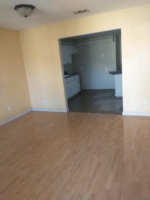 1109 East Marion Avenue - Photo 2 of 8