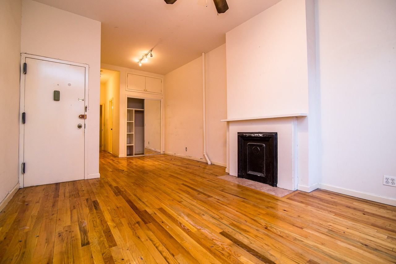 Leonard St & Driggs Ave, Brooklyn, NY 11222, US #1 - Photo 2 of 17