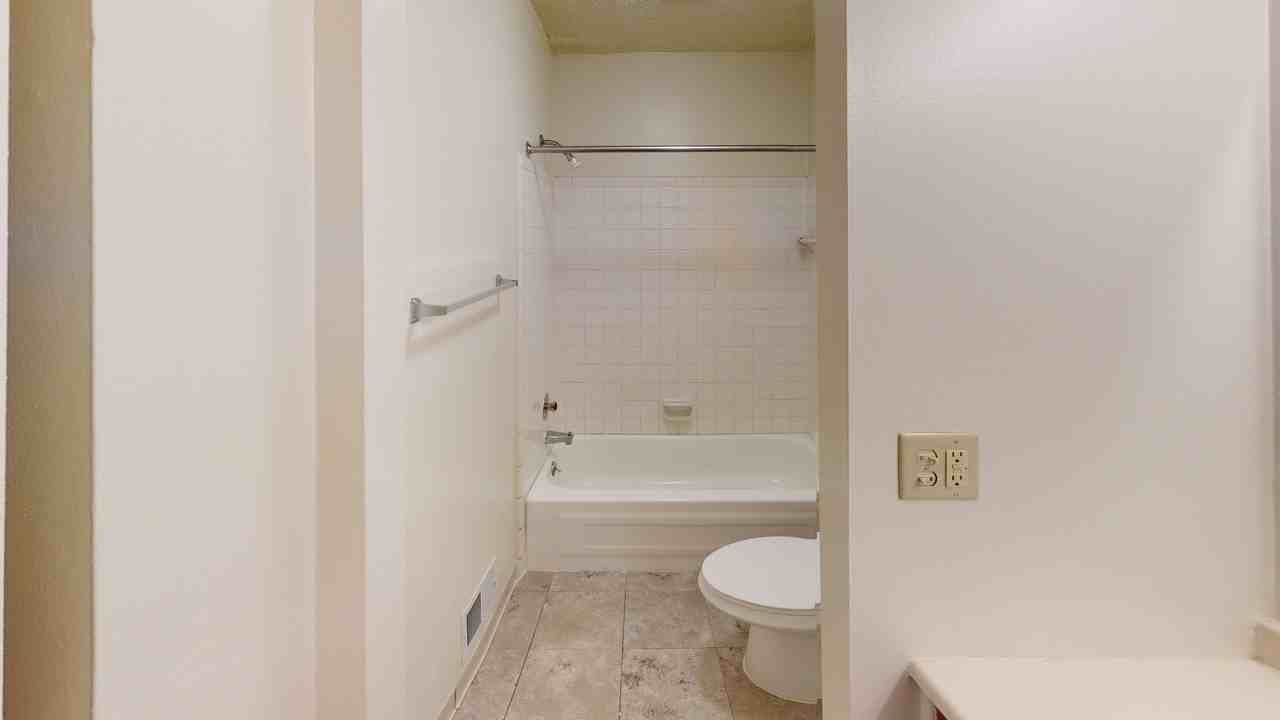 Bridgewood Apartments 25891 Bridgewood Ln, Flat Rock, MI 48134 Zumper