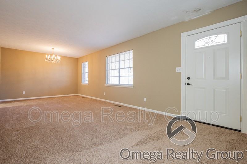 504 Roselle Ln - Photo 2 of 34