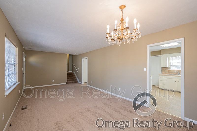 504 Roselle Ln - Photo 7 of 34