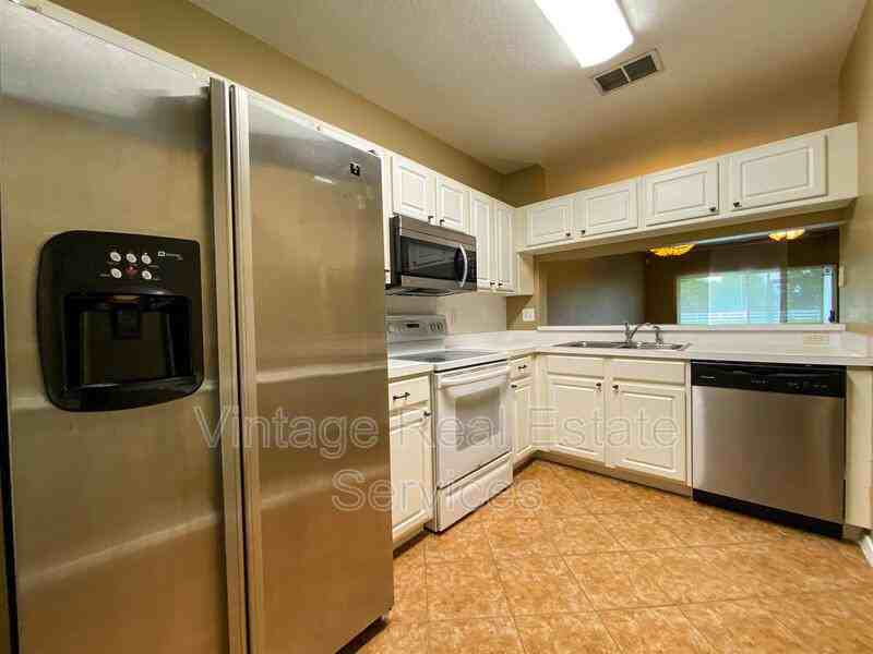 30305 Lacledes Ln - Photo 3 of 12