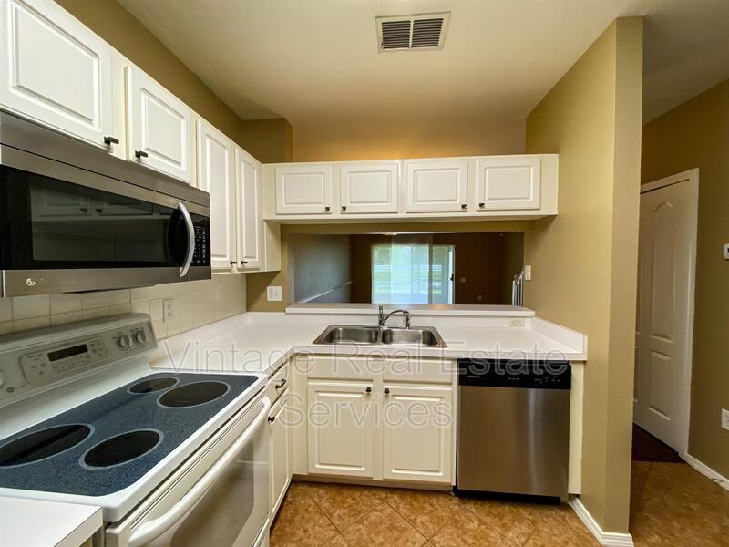 30305 Lacledes Ln - Photo 4 of 12