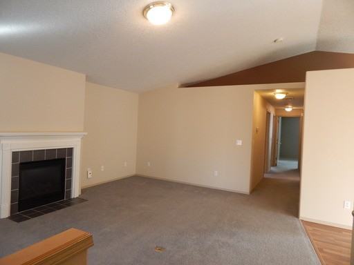 18074 SE Madison Way - Photo 2 of 8