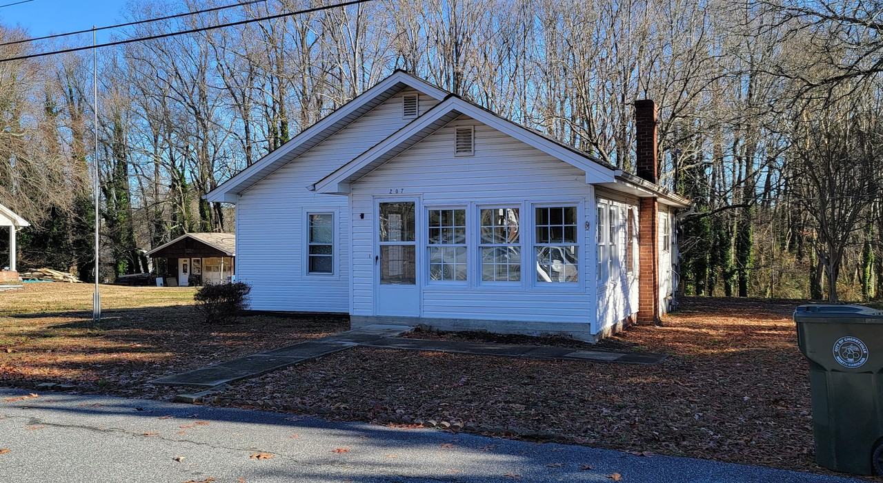 207 Bell St #1 - Photo 2 of 13