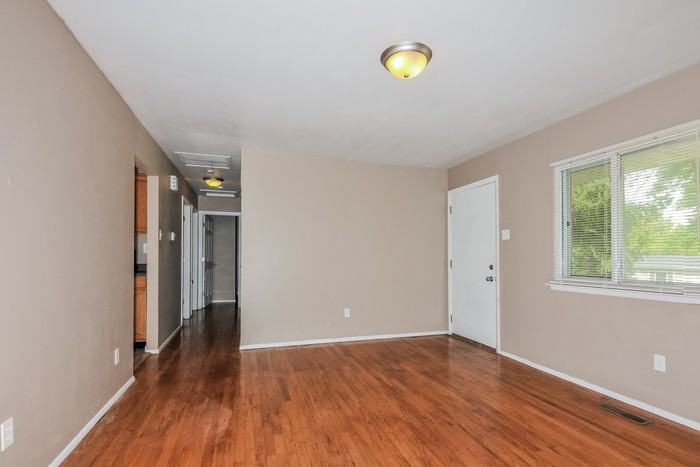 5152 Auriesville Ln - Photo 3 of 15