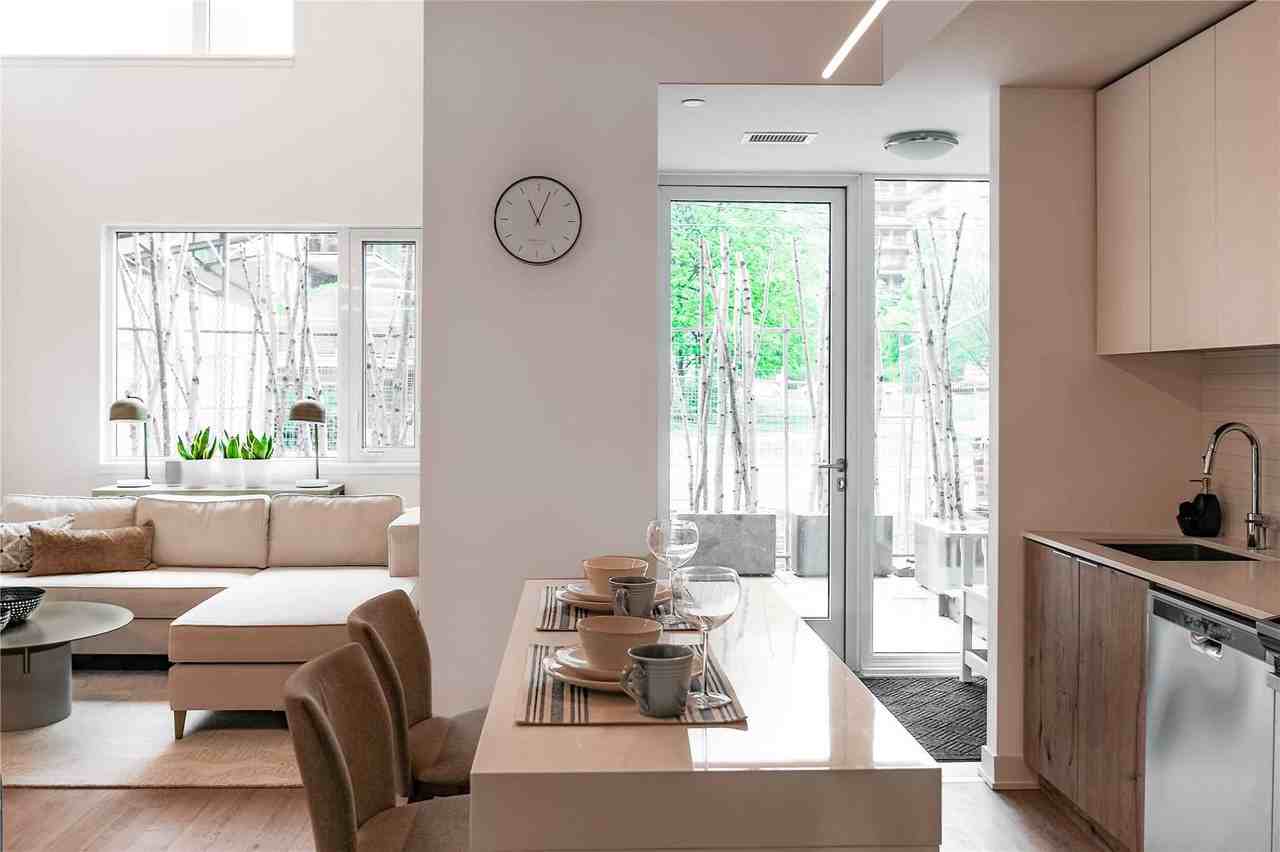 39 Niagara Street #123