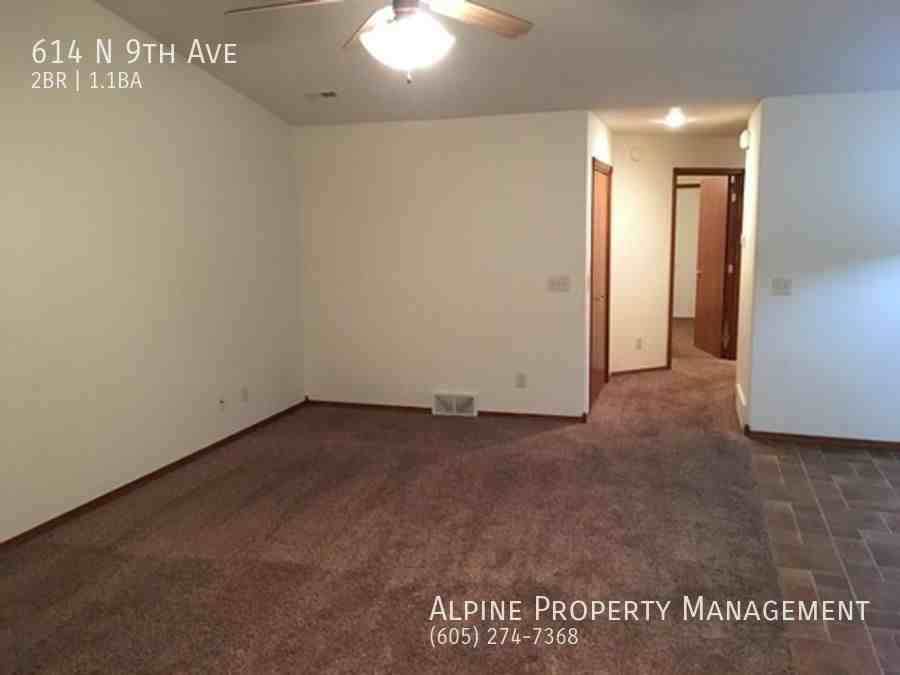 614 N 9th Ave - Photo 3 of 8