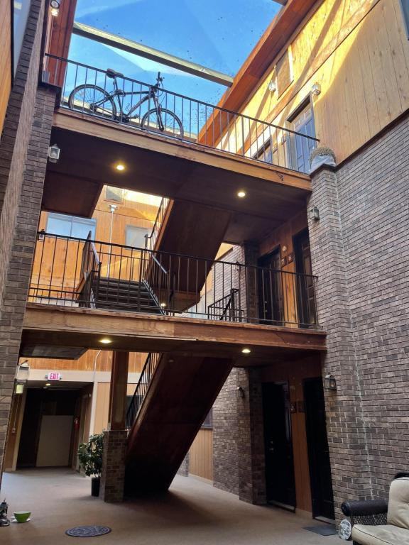 2950 5th Ave - Photo 2 of 9