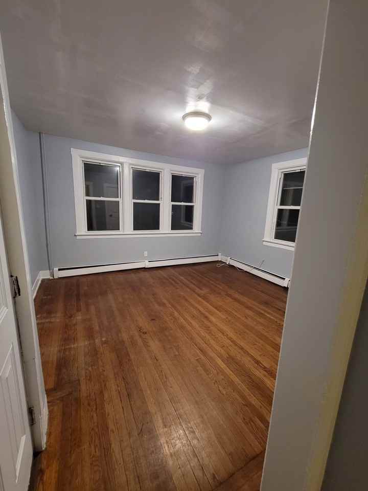 36 Willis Ave #1stFL - Photo 2 of 7