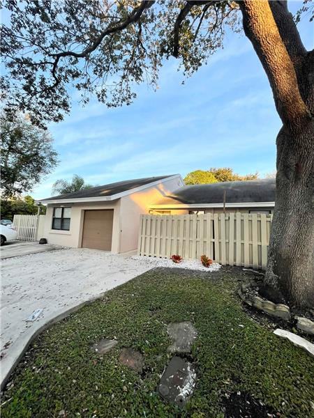 5074 Glencove Ln - Photo 2 of 13