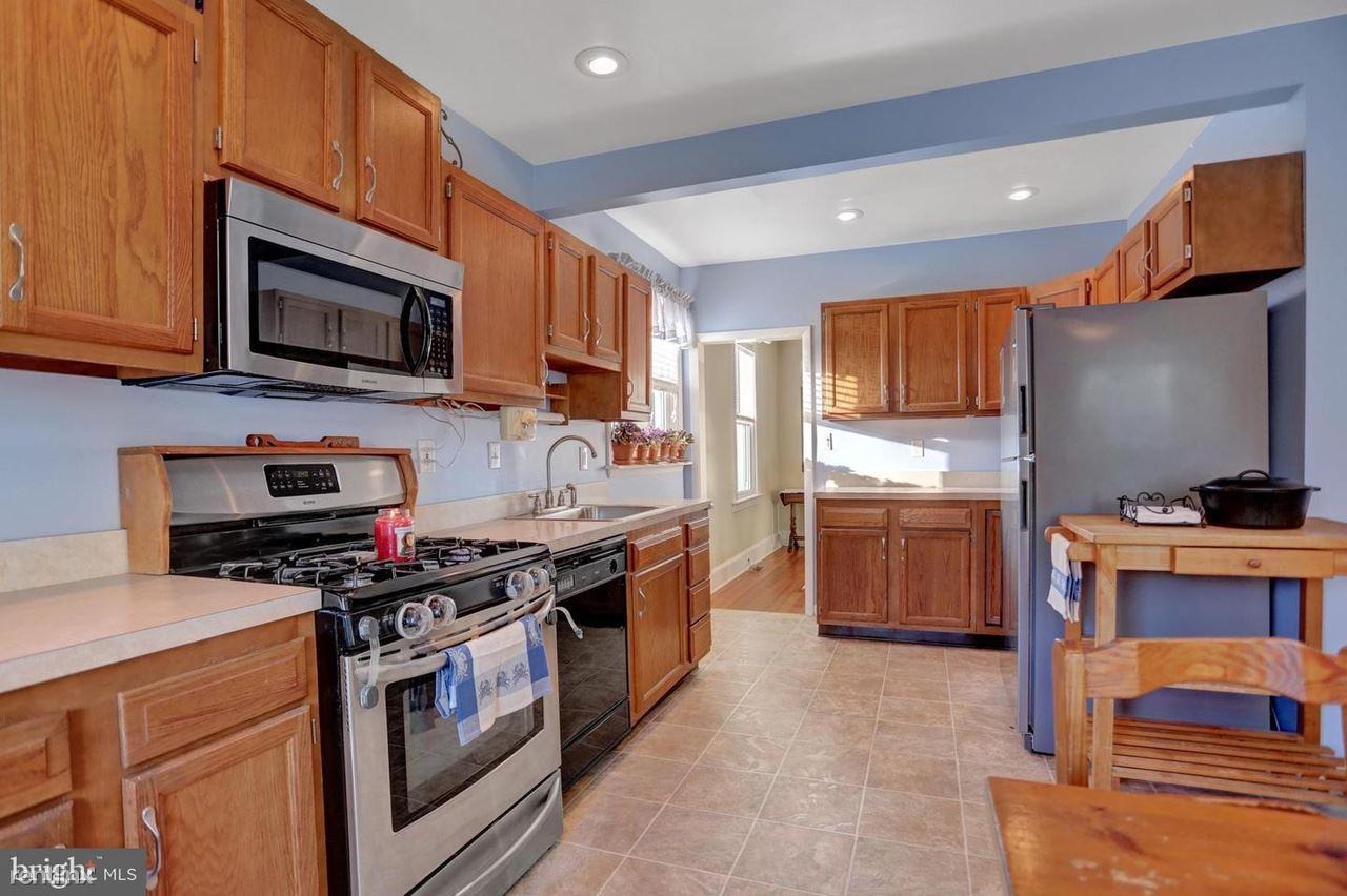 2808 Hemlock Ave - Photo 2 of 7
