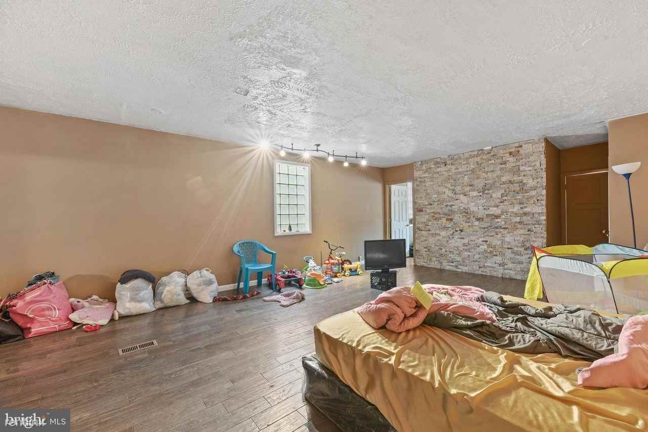 4027 Old York Rd - Photo 3 of 14