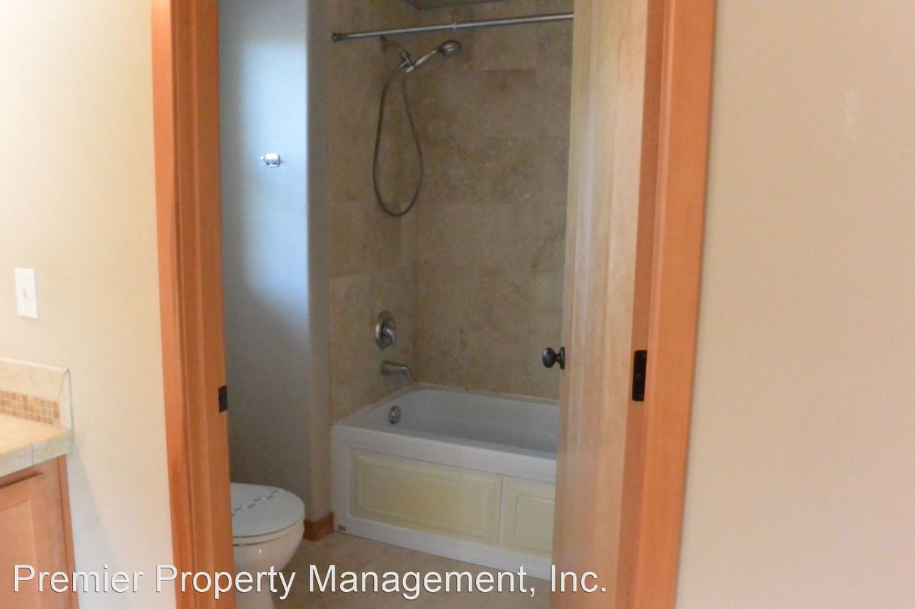 510 Ne 84th Cir - Photo 3 of 17