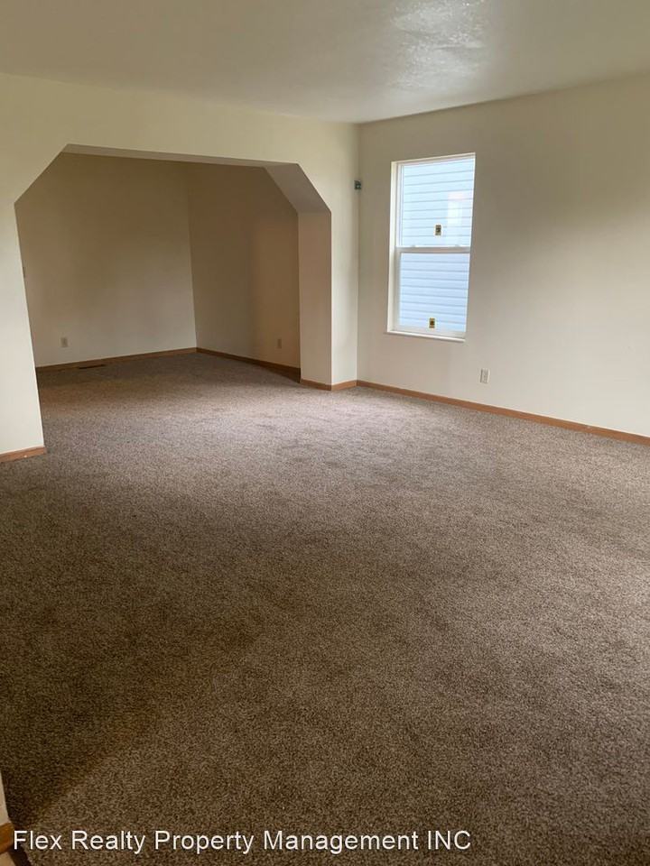 2357 Franklin Ave - Photo 2 of 17